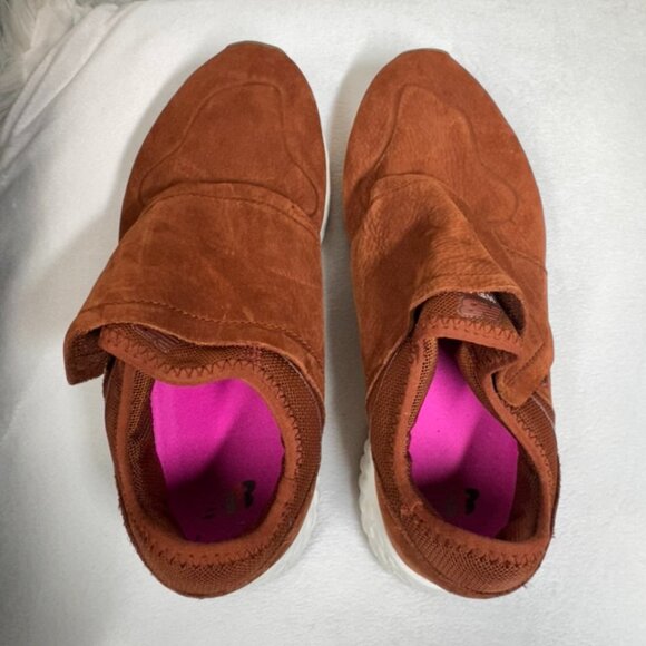 LIKE NEW NEW BALANCE wfl20 suede Velcro sneakers size 7.5 - Picture 1 of 4